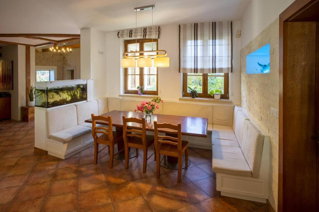 Říčany 7 Bedroom Secluded Villa Close To Prague מראה חיצוני תמונה